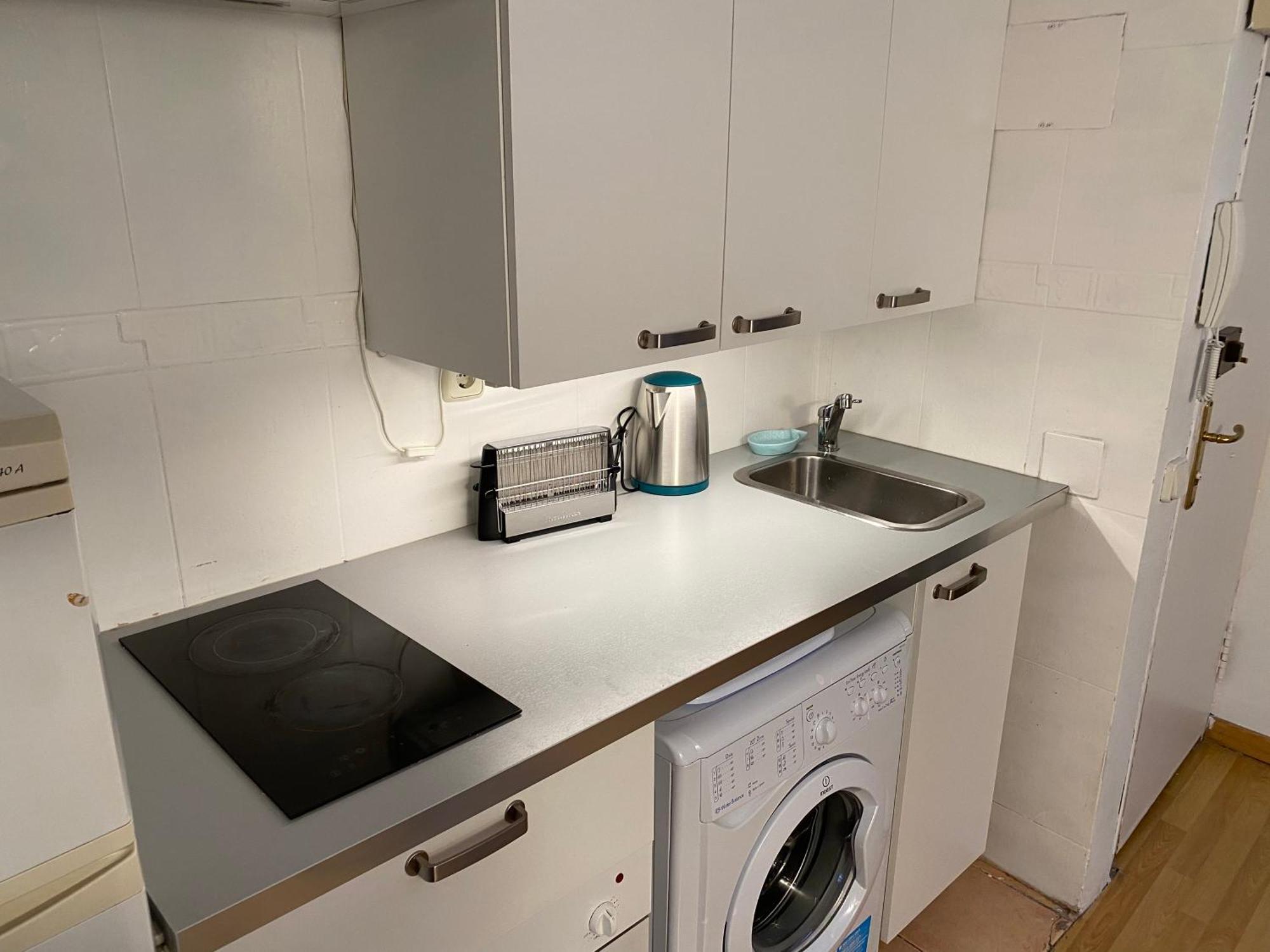 San Bernabe, Apartamento Para 2 En Las Vistillas Junto A Metro Puerta De Toledo Madrid Dış mekan fotoğraf